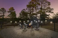 Cabin,romantic, peaceful. Located on 100 acres of rolling hills and timber.
