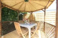 Charming gîte with swimming pool, Nordic bath, close to the D-Day landing beaches. Hotel di Le Manoir