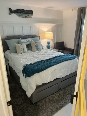 Moorings  Condo, West of 41. Отели рядом с достопримечательностью «Парк Лоудермилк»