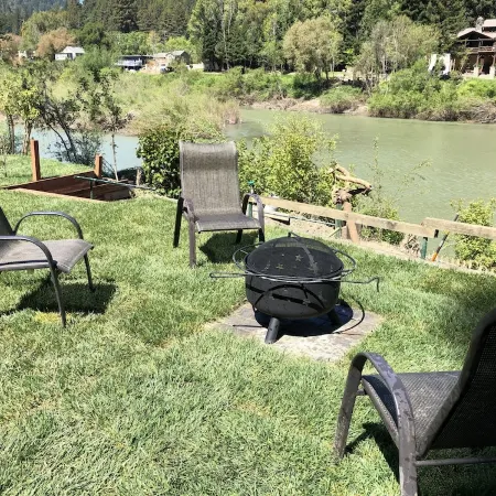 Wildwood Gardens Scenic Rustic Vacation Retreat on the River