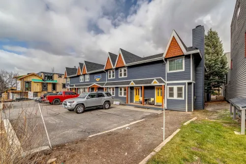 ⁂Walk to Ski Lifts⁂ 2 Free Parking Spaces +Laundry