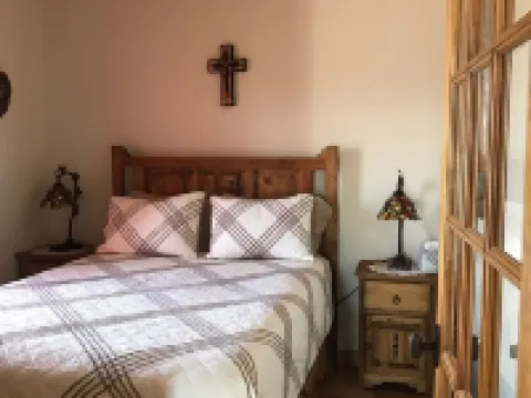 Charming Casita in historic Town of Mesilla,  NM  2392 Calle de Parian โรงแรมในMesilla