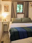 HOT TUB! Nature Delight! 2 Acre Cabin Hot Tub- Creek & Dog Friendly Fast WIFI!