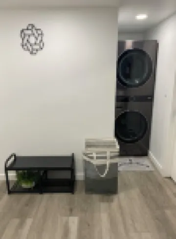 Luxury basement, escape comfort family friendly & pet friendly w arcade pac-man