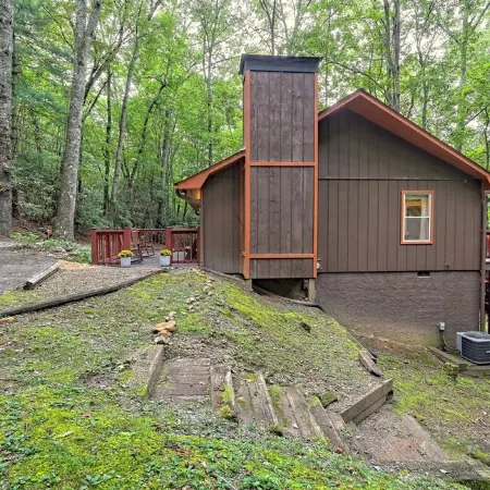 Creekside Hideaway: Private ,Sky Valley – Golf & Clubhouse Very Close