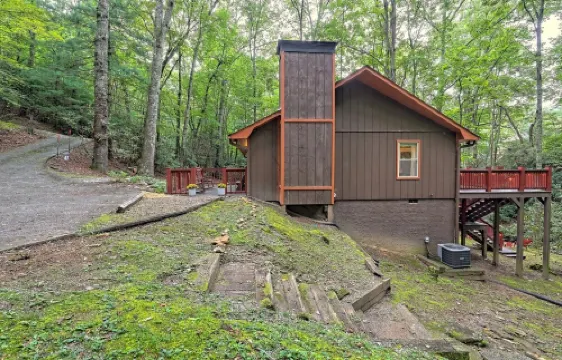 Creekside Hideaway: Private, No-Steps to Enter  – Golf & Clubhouse Closeby