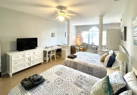 The Great Escape - Updated and spacious condo