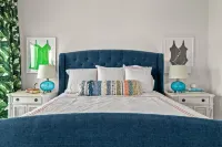 Luxury Coastal Inspired 4-Bedroom in Panama City Hotels in Callaway