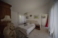 Shorefront villa offers great amenities and views giving onto the beach below Hotels in Corbara