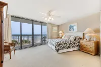Beautiful Front Beach 4 Bedroom Condo with Private Parking and Pools Hotels near Folly Beach County Park