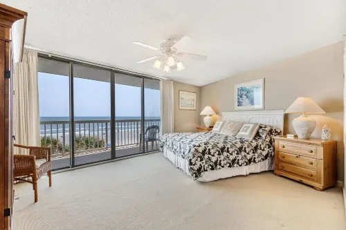 Beautiful Front Beach 4 Bedroom Condo with Private Parking and Pools