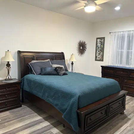 Waterfront! New build, two bedroom! Starlink WiFi