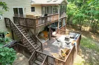 Lux Resort Home - Spectacular multi deck private woods view-Hot Tub Pet Friendly