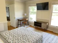 The Franklin Estate - Suite B-Private Apt-King Bed