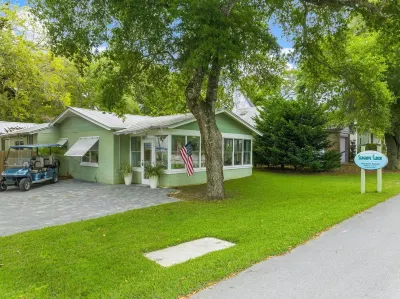 Classic Seagrove Cottage One Block from 30A Beach Access