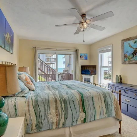 40 STEPS to the beach. 4bdrm home, dog friendly, decks, ocean views