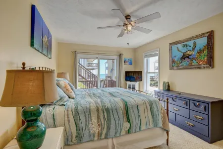 40 STEPS to the beach. 4bdrm home, dog friendly, decks, ocean views