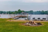 Cottage #3 - Beautiful Lakefront Cottage with 3 Bedrooms.  Fully Renovated!