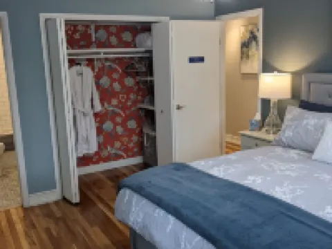 Elegant Space–Premium Kitchen–Spacious & Ideal for Gathering w/ Friends & Family Hotels in Middleton