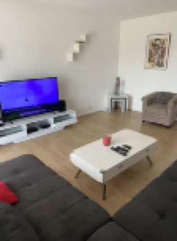 Beautiful Sea View Apartment, in Residence, Ideal for Couple with or Without Children
