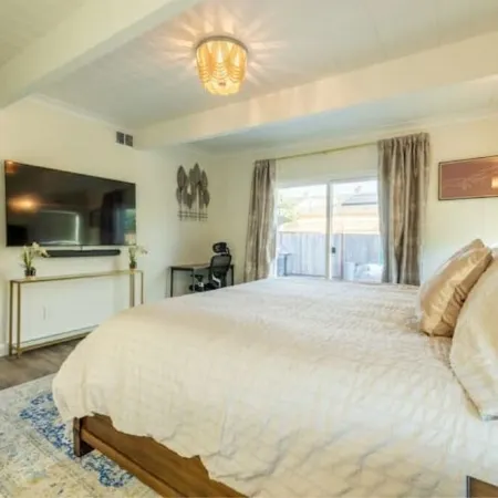 Renovated 5B4B Luxury home @Fremont with King Suite