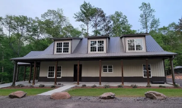 Experience Valley living near the Chattahoochee River