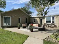 Awesome 3 Bedroom River Front Retreat right on the water!