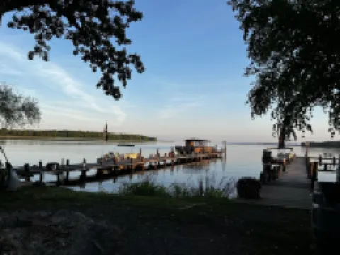 Loons Lodge Cabin at Castles Resort is right on the Mille Lacs Lake !