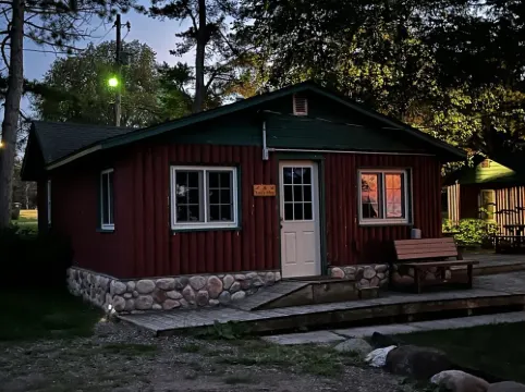 Loons Lodge Cabin at Castles Resort is right on the Mille Lacs Lake !