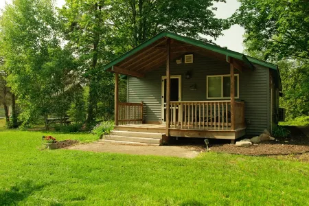 Cozy Riverfront Cabin w/ Water Access, Fireplace, AC, Firepit