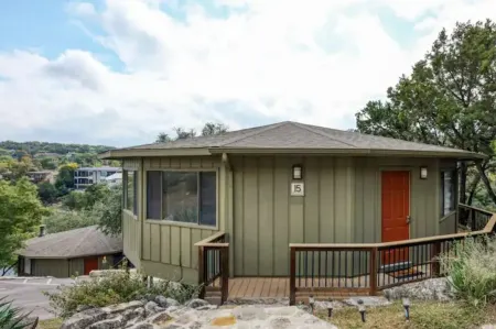 Tree House on Lake Travis #15 Отели рядом с достопримечательностью «High 5»
