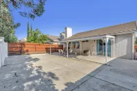 Charming 3-bedroom home, popular Broadstone area, walk to shops & park, WiFi, AC Hotels near Rite Aid
