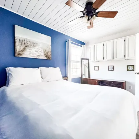 Cozy Beach Condo Sleeps 6 POOL