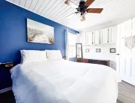 Cozy Beach Condo Sleeps 6 POOL