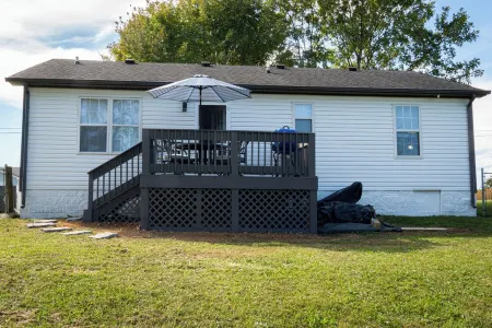 Charming 3-bedroom house in Pleasant Oak Grove with AC, WiFi