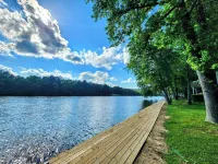 The Bee's Knees' Hotels in Garland County