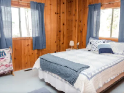 The Bone Yard Hotels in McCormick County