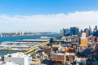 2-bedroom LUXURY building in delightful New York with AC, WiFi-VIEWS of NYC