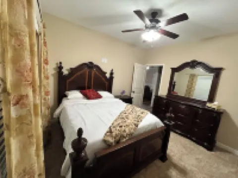Charming 4-bedroom farm house retreat where luxury meets nature in Smithfield.