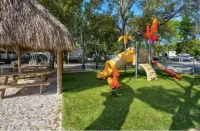 Kampground Escape w/ Kayaks, Heated Pool & Marina!