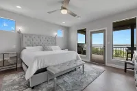 “WATERS-EDGE” A WATERFRONT home! Hot Tub!! VIEWS!!! Cranes Mill Marina附近的飯店