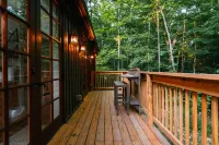 Romantic Luxe Cabin : Hot Tub, Private Trails : 32 Forested Acres : EV Charger
