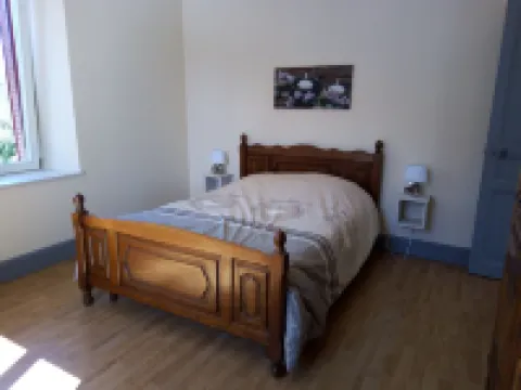 Gite les Granites with balcony less than 100m from the lake