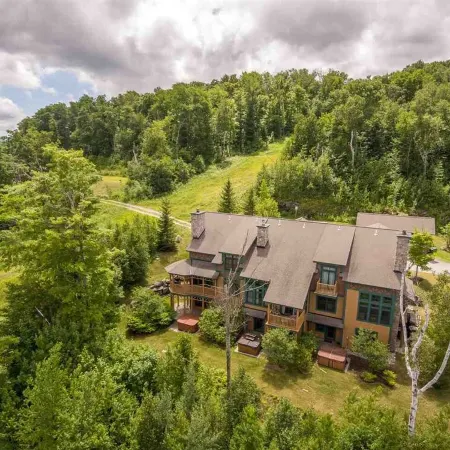 Ski In / Ski Out Treetops Home with Outdoor Private Spa