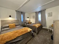 Lake Vibez: 5Br Pocono Lakefront -Private Dock, Kayaks, Boats, Ski & Tube Access