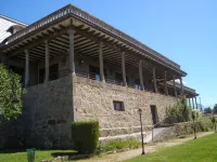 Rural house Gredos allows animals, terrace overlooking the Gredos El Charcazo 주변 호텔