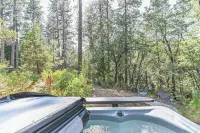 Chalet in Stanislaus National Forrest near Murphys w/ privacy and canyon views