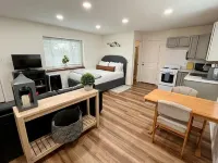 Charming Cabin• steps from the beloved R&R Cafe