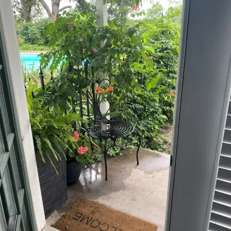 Top of the Hill-Cozy 1 bed/1 bath cottage, less than one mile to downtown. Отели в г. Вэзерфорд