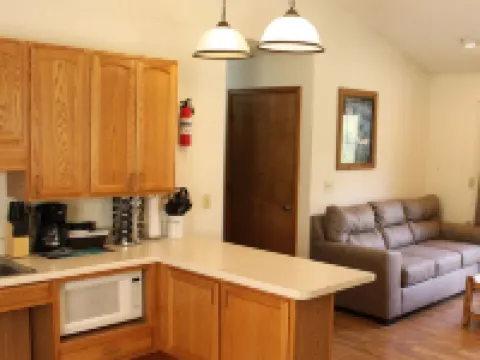 Stones Throw from Giant City Park, Wineries, Hiking, Biking, Hunting and more. Hotels in Makanda